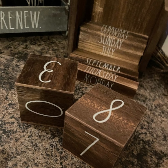 🗓️Rae Dunn Block Calendar 🗓️ - Picture 6 of 14